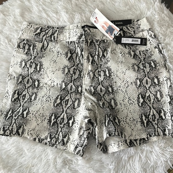 (A) High waist new with tags shorts - Picture 1 of 5